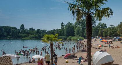 Ganze Dachloft-Etage für 6-8 Pers. (3 Schlafzimmer+3 Bäder) Garten, Nähe Badesee