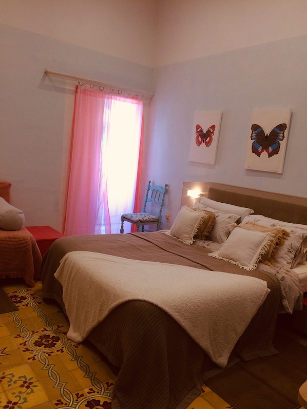 2 bedrooms, iron/ironing board, Internet, bed sheets