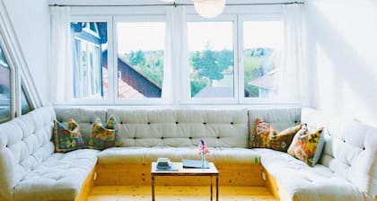 Apartamento alto y espacioso con un toque natural y vista al lago
