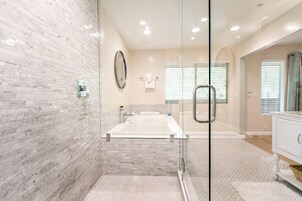 Moonstone Suite | Dusch