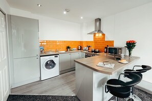 Luxury-Apartment | Eigene Küche | Kühlschrank, Mikrowelle, Ofen, Herdplatte