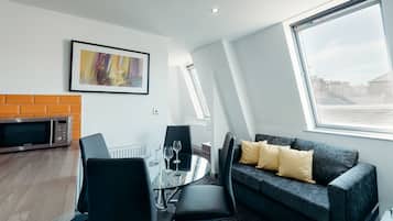 Apartment | Living area | Flat-screen TV, Netflix