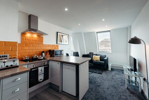 Apartment | Living area | Flat-screen TV, Netflix