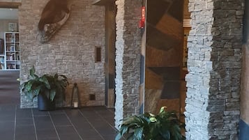 Coin salon dans le hall