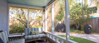 Dolphin House Charmer Yard Near Waterfront