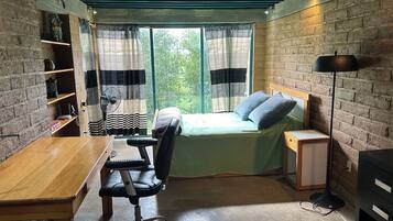4 bedrooms, desk, iron/ironing board, WiFi