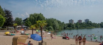 Design apartment for 3-5 people with south-facing loggia and garden view. Near the lake!