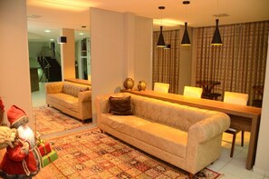 Lobby sitting area - Hotel Flamboyant (Catalao)