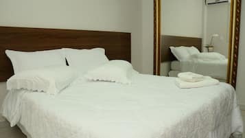 Quarto superluxo | Frigobar, escrivaninha, Wi-Fi de cortesia, roupa de cama