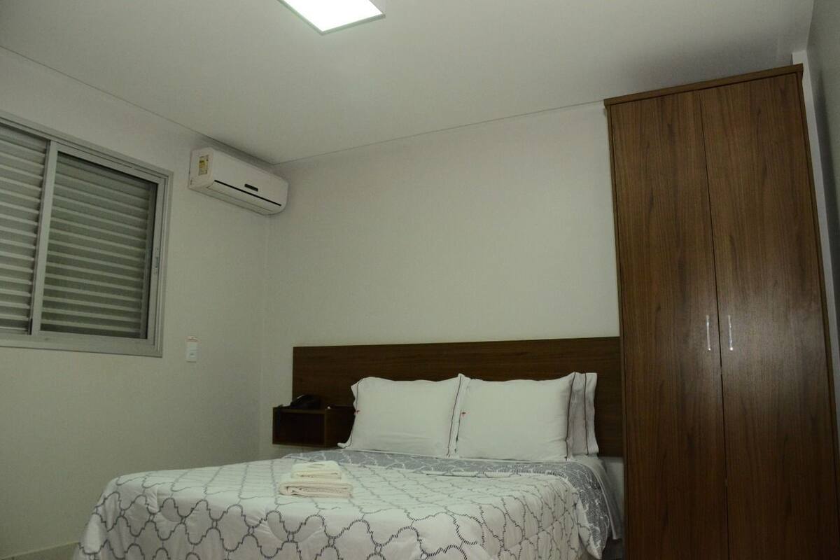 雙人房 | 迷你吧、書桌、免費無線上網、床單