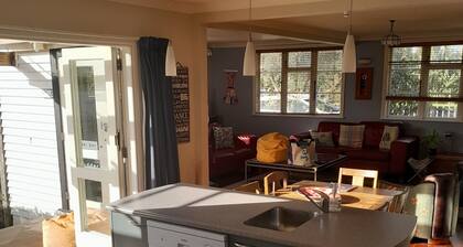 NewYorkNewYork: Fast Fibre, Sky&Smart TV, all Linen and Cleaning Fee included.