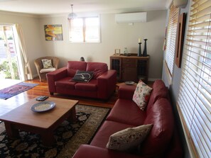 Smart TV, Netflix, reproductor de DVD y tenis de mesa 