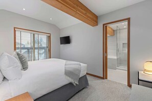 3 habitaciones, tabla de planchar con plancha, wifi y ropa de cama 