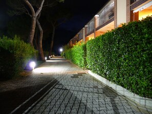 Property grounds - Bel Panorama - large two-room apartment with porch and swimming pool (San Vincenzo)