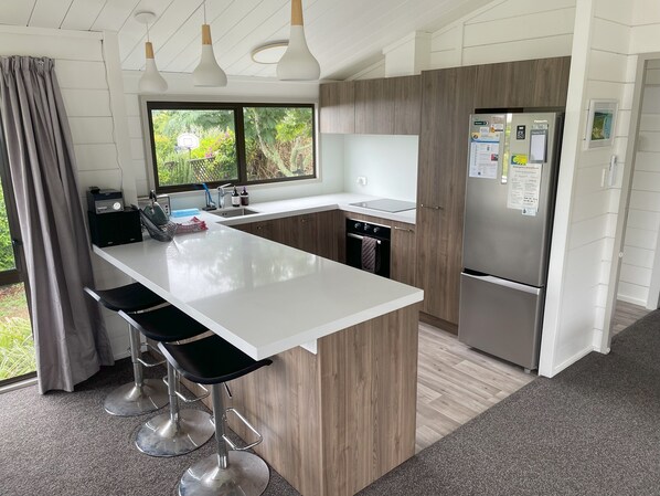 Kjøleskap, mikrobølgeovn, ovn og oppvaskmaskin