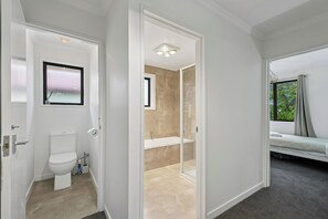 Badewanne, Haartrockner