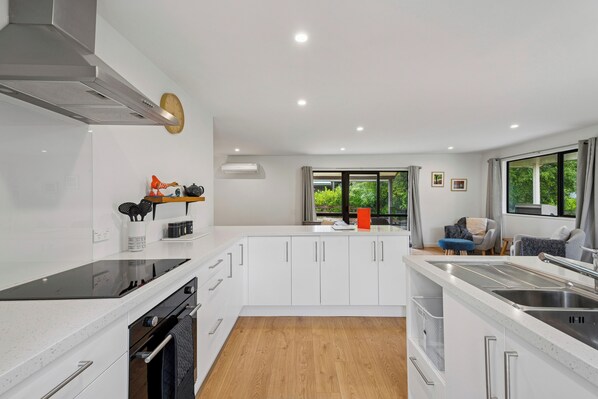 Fridge, microwave, oven, coffee/tea maker