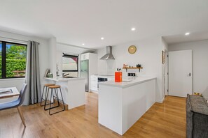 Fridge, microwave, oven, coffee/tea maker