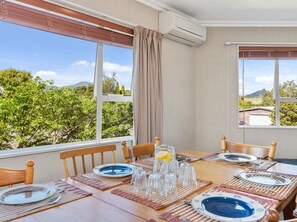 Dining - Family at Wharewaka - Wharewaka Holiday Home (Wharewaka)