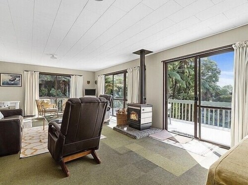 Lake House ja Studio - Rotoiti-järven Loma-asunto