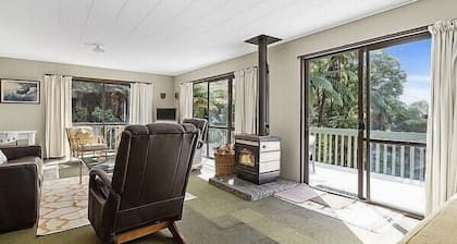 Lake House and Studio - Lake Rotoiti Holiday Home