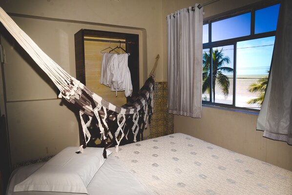 Minibar, wifi gratis y ropa de cama