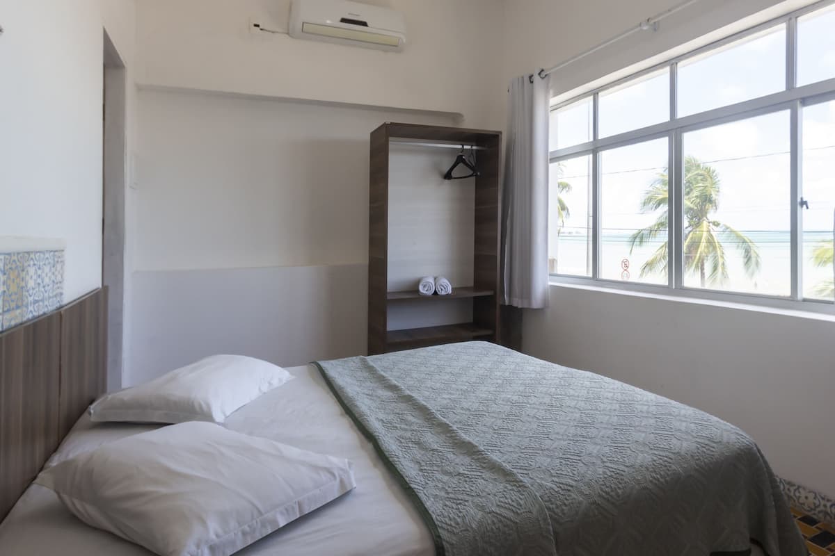 Minibar, wifi gratis, ropa de cama