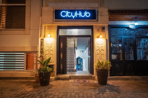 Front of property - CityHub - Hostel (Antalya)