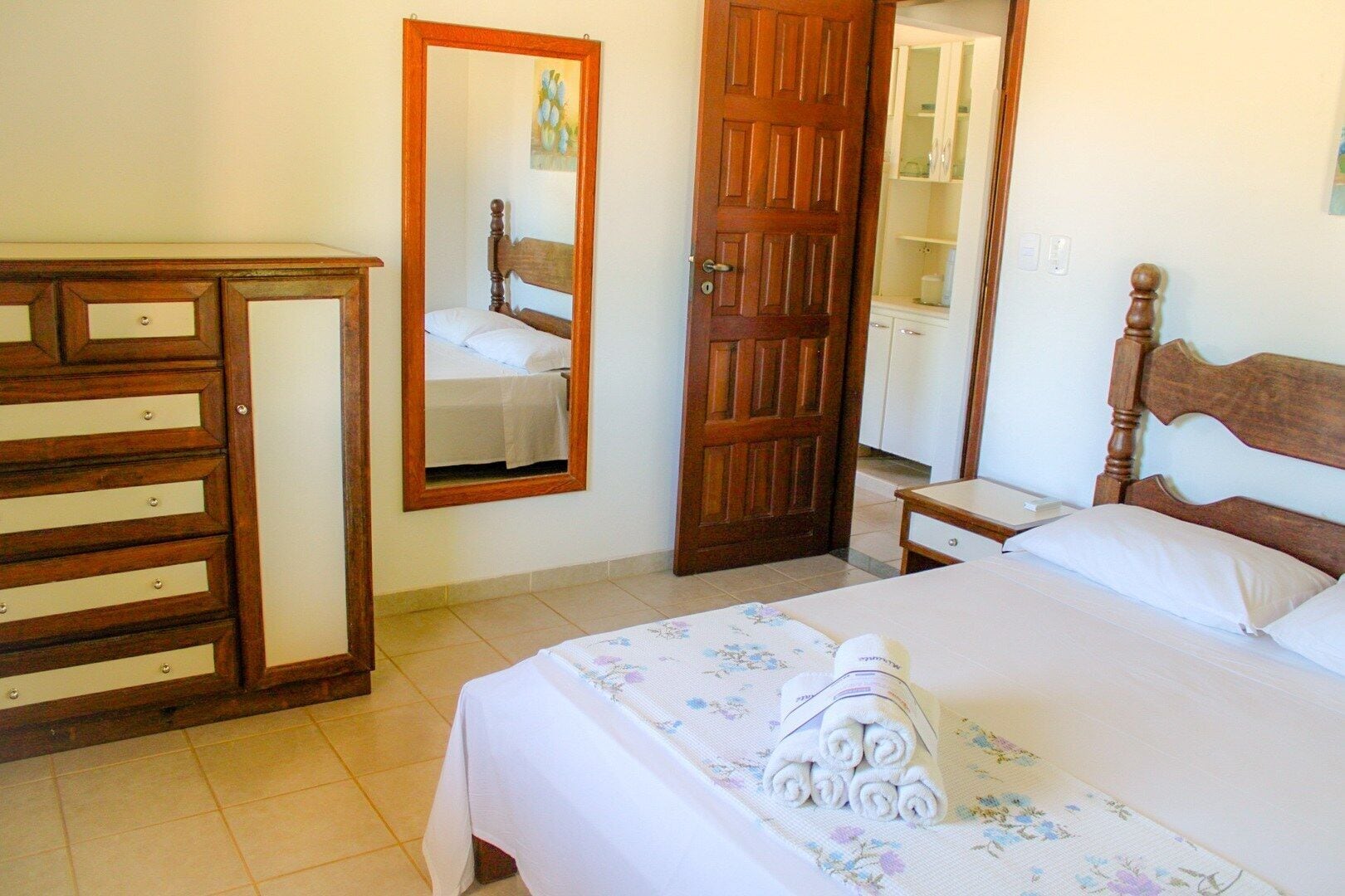 Apto Superior 1 Quarto com Varanda | Individualmente decorados, individualmente mobiliados, Wi-Fi de cortesia