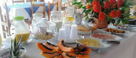 Termasuk sarapan layan diri setiap hari