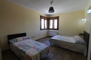 5 Schlafzimmer, Bügeleisen/Bügelbrett, Reisekinderbett, kostenloses WLAN