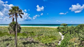 Unclassified image, 4 of 33, button - Adorable Cottage ONLY STEPS to Anna Maria Beach, No Roads to Cross! FREE WiFi & Trolley (Anna Maria)