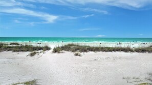 Beach nearby, beach towels - Adorable Cottage ONLY STEPS to Anna Maria Beach, No Roads to Cross! FREE WiFi & Trolley (Anna Maria)