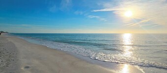 ¡Wi-Fi y trolley GRATIS SÓLO PASOS a Pristine Sandy Beach NO HAY QUE CRUZARSE!