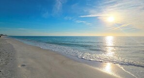 Unclassified image, 5 of 33, button - Adorable Cottage ONLY STEPS to Anna Maria Beach, No Roads to Cross! FREE WiFi & Trolley (Anna Maria)