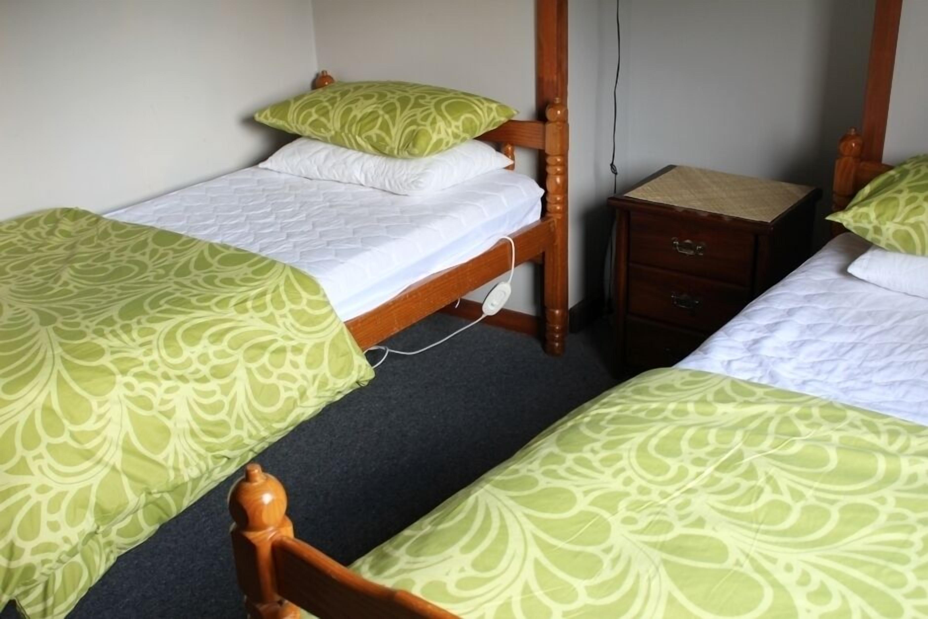Bedroom 2 - 2 x single beds