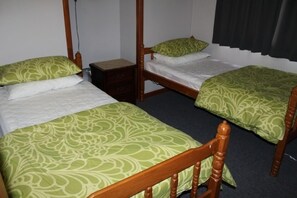 2 chambres, fer et planche à repasser, lit de bébé portatif, Wi-Fi