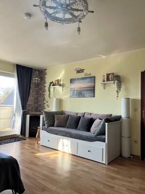 Smart-TV, Kamin, DVD-Player