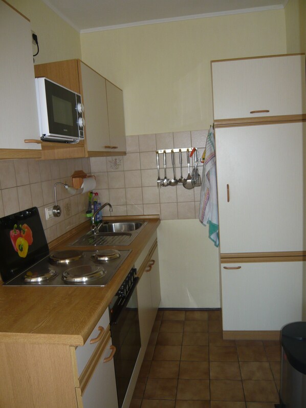 Frigor�ífico, microondas, horno y placa de cocina