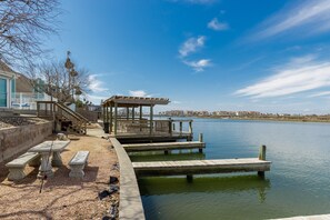 Property grounds - Charming Waterfront Retreat just Steps from the Beach, Pet-Friendly Too! (Corpus Christi)