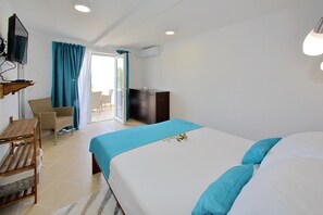 Iron/ironing board, travel cot, free WiFi, bed sheets - Deluxe Waves Apartments with sea view / Free Parking (Zadar)