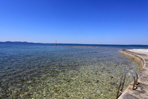 On the beach, sun-loungers - Deluxe Waves Apartments with sea view / Free Parking (Zadar)