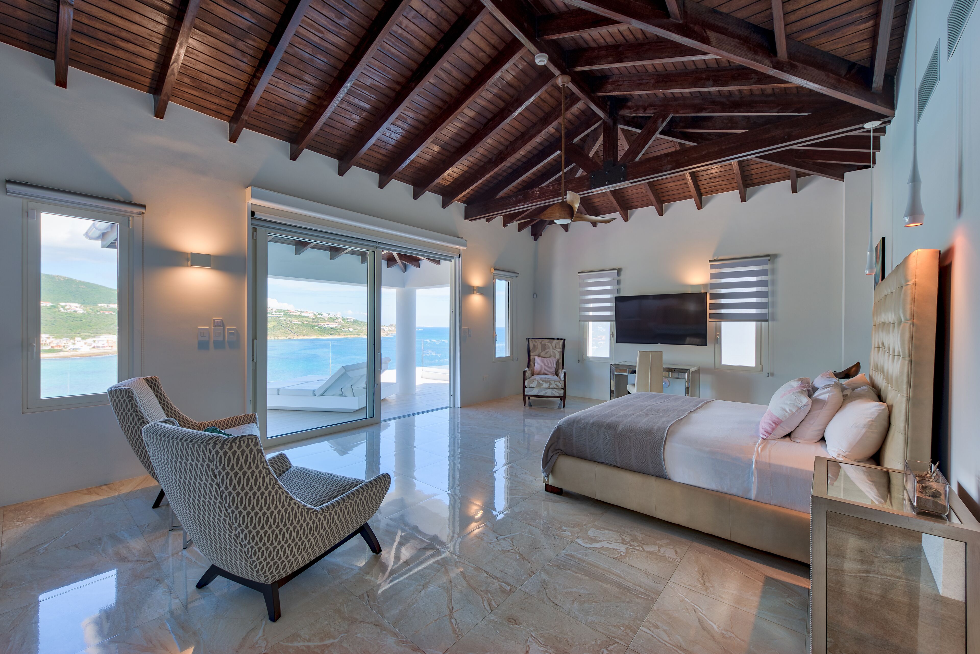 Premier King Room | Free minibar items, in-room safe, individually decorated