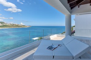 Free minibar items, in-room safe, individually decorated - Villa Amalia (Philipsburg)