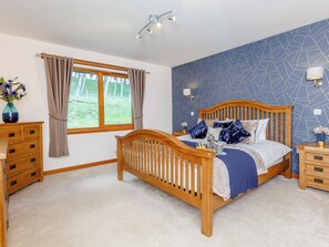 3 bedrooms, free WiFi, bed sheets