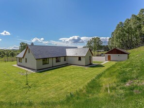 Exterior - 3 bedroom accommodation in Carrbridge, near Aviemore (Carrbridge, near Aviemore)