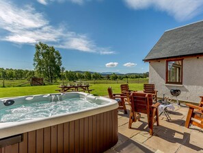 Terrace/patio - 3 bedroom accommodation in Carrbridge, near Aviemore (Carrbridge, near Aviemore)