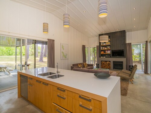 Golden Hideaway - Matarangi Holiday Home