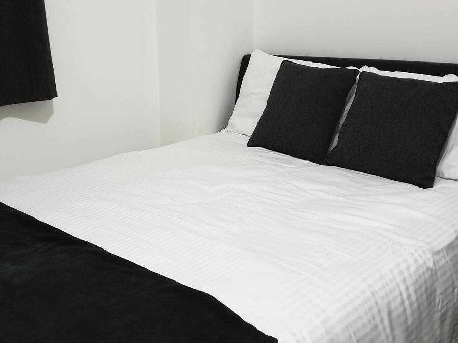 Free WiFi, bed sheets