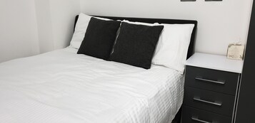 经典双人房 | 免费 WiFi、床单